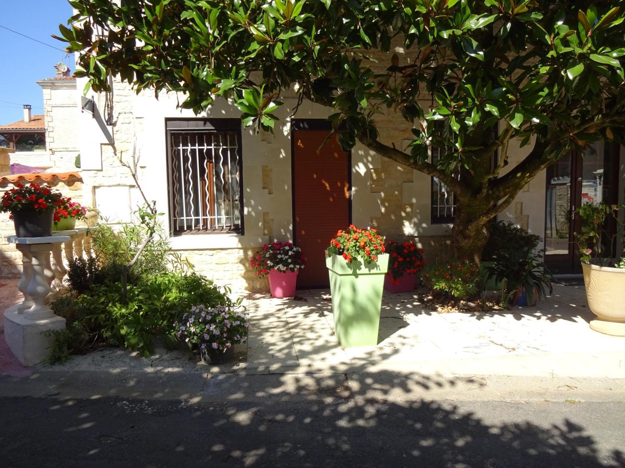 Aux Orangers Hotel Luxé Exterior foto