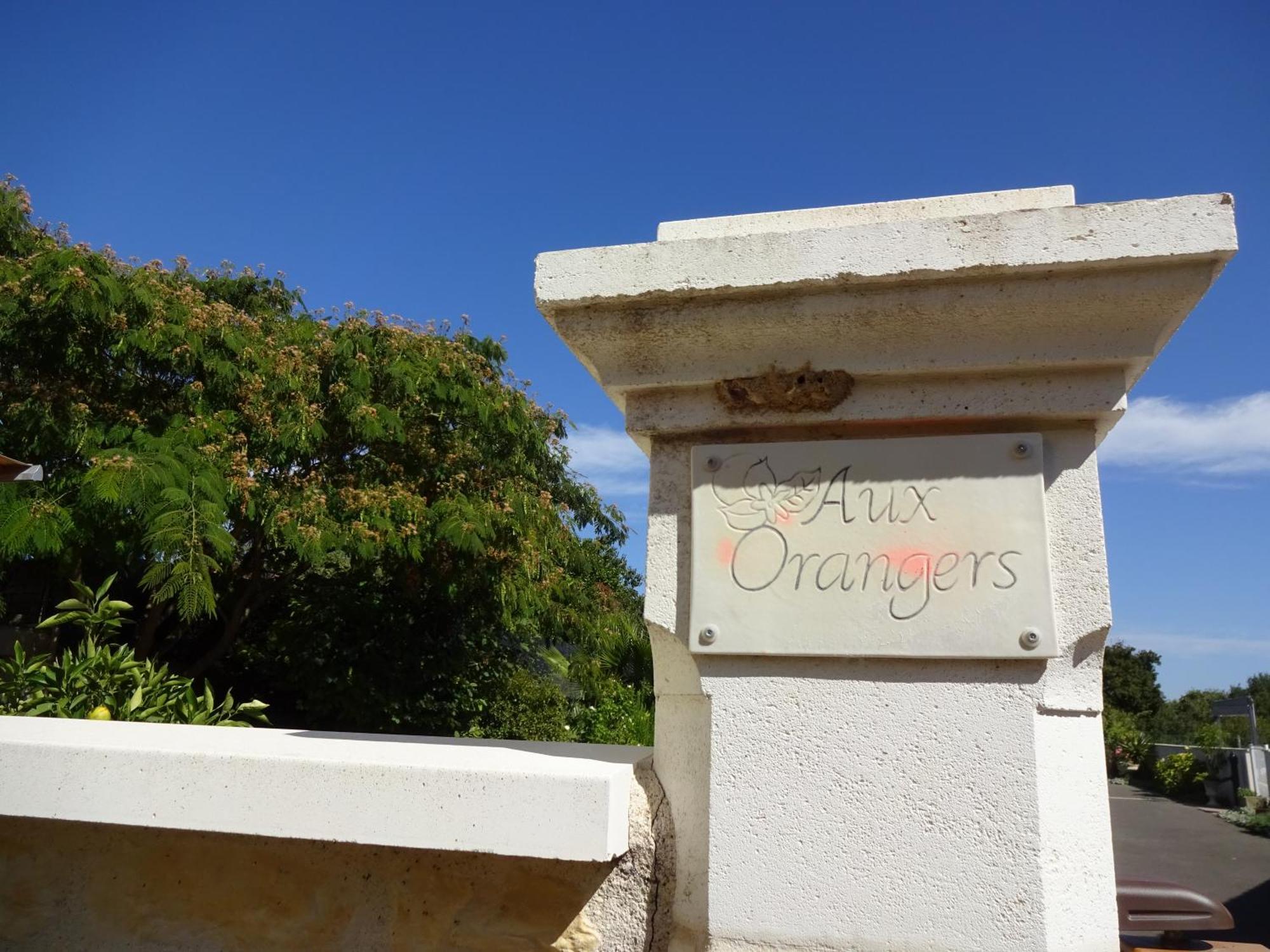 Aux Orangers Hotel Luxé Exterior foto
